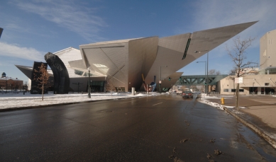 Extension to the Denver Art Museum - <View from the East> - foto: Michele Nastasi