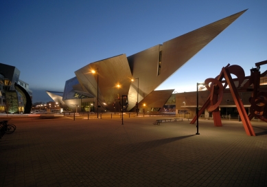 Extension to the Denver Art Museum - <View from the East> - foto: Michele Nastasi