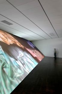 Extension to the Denver Art Museum - Video projekce ‘skalní útvar’ - foto: Bitter Bredt