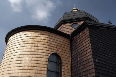Zvonička na Horečkách - Inspirace: Šindel na fasádě kaple Sv. Cyrila a Metoděje na Radhošti