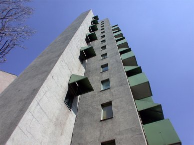 Obytná věž Charlottenstrasse  - foto: Petr Šmídek, 2006