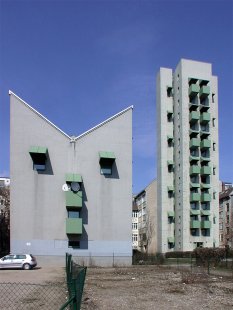 Obytná věž Charlottenstrasse  - foto: Petr Šmídek, 2006