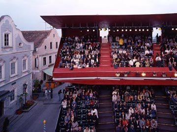 Temporary Theatre Stand - foto: © Dietmar Tollerian