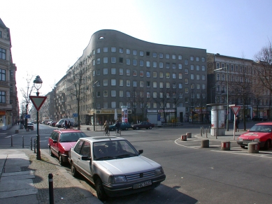 Bytový dům Bonjour Tristesse - foto: Petr Šmídek, 2002