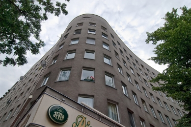 Bonjour Tristesse Apartment Building - foto: Petr Šmídek, 2009