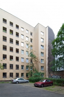 Bonjour Tristesse Apartment Building - foto: Petr Šmídek, 2009