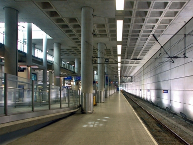 Letištní hala Stansted - foto: Petr Šmídek, 2004