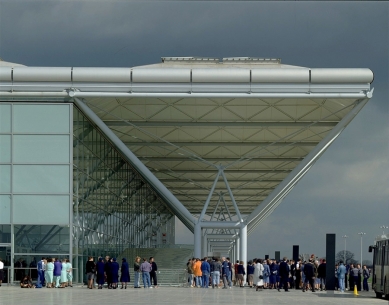 Stansted Airport Building - foto: Foster and Partners