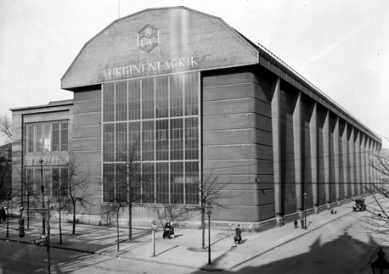 Turbínová hala AEG - Historická fotografie z roku 1927.