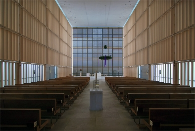 Herz Jesu Kirche - foto: Petr Šmídek, 2007