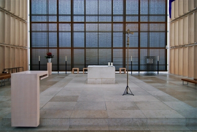 Herz Jesu Kirche - foto: Petr Šmídek, 2007