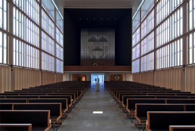 Herz Jesu Kirche - foto: Petr Šmídek, 2007