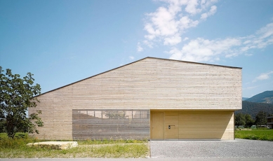 House in Field - foto: Adolf Bereuter, Dornbirn