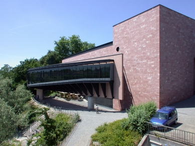 Museum Jean Tinguely - foto: Petr Šmídek, 2002