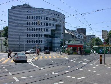 BIS Bank - foto: Petr Šmídek, 2002