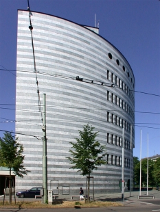 BIS Bank - foto: Petr Šmídek, 2002