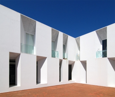 Moura mixed-use building - foto: Petr Šmídek, 2011