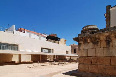 Perimetral building and Temple of Diana environments - foto: Petr Šmídek, 2011