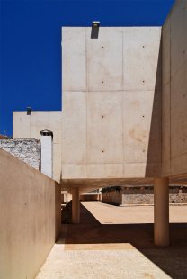 Perimetral building and Temple of Diana environments - foto: Petr Šmídek, 2011