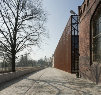 Sport and leisure building at high school - foto: Daniel Rumiancew