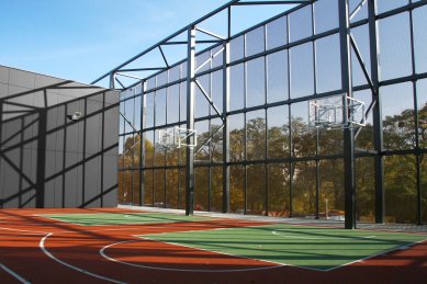 Sport and leisure building at high school - foto: Daniel Rumiancew