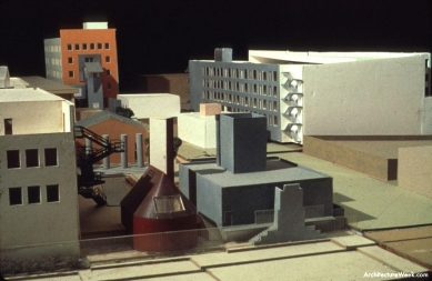 Loyola Law School - Final design model - foto: Joshua White, courtesy Frank O. Gehry & Associates