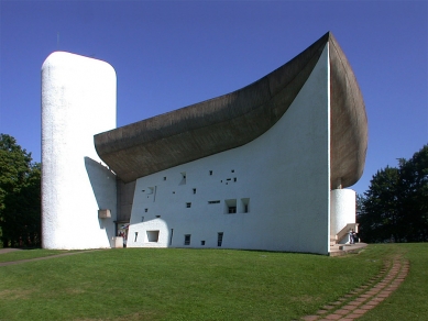 Mariánská kaple Notre-Dame du Haut - foto: Petr Šmídek, 2002