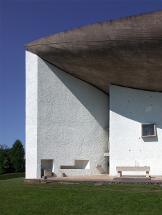 Chapel of Notre-Dame du Haut - foto: Petr Šmídek, 2002