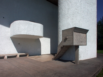 Chapel of Notre-Dame du Haut - foto: Petr Šmídek, 2002