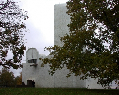 Mariánská kaple Notre-Dame du Haut - foto: Petr Šmídek, 2003