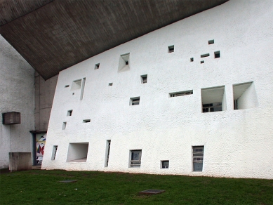 Mariánská kaple Notre-Dame du Haut - foto: Petr Šmídek, 2003