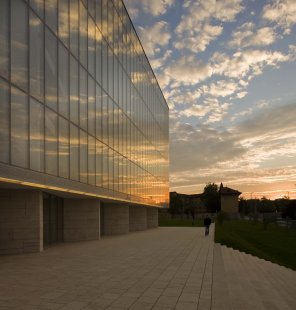 Regionální knihovna a vzdělávací centrum - foto: Tamás Bujnovszky