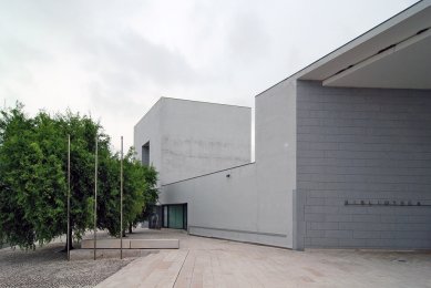 Ílhavo City Library - foto: Petr Šmídek, 2011