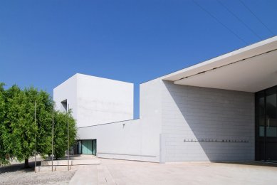 Ílhavo City Library - foto: Petr Šmídek, 2011