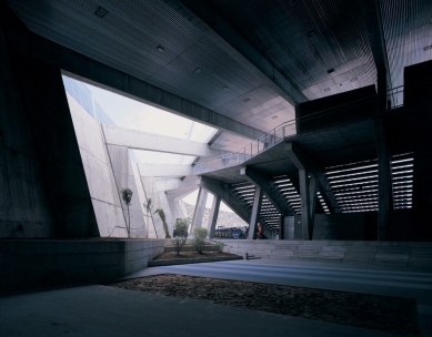 Atletické centrum ostrova Tenerife - foto: AMP arquitectos