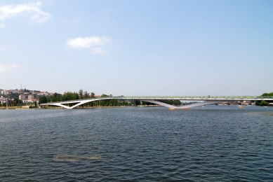 Pedro e Inês pedestrian bridge - foto: Petr Šmídek, 2011