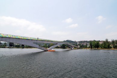 Pedro e Inês pedestrian bridge - foto: Petr Šmídek, 2011