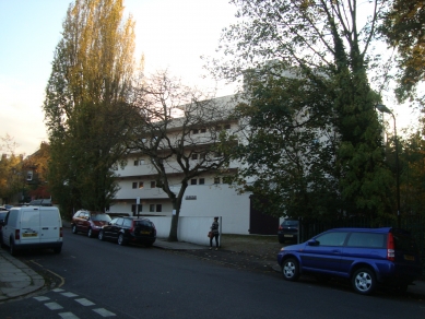 Lawn Road Flats - Isokon - Pohľad - foto: Rasťo Udžan, 2011