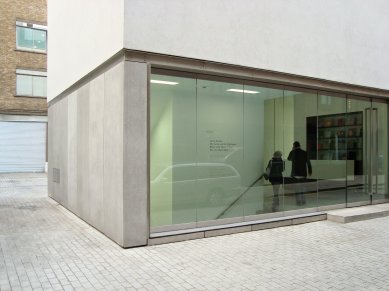 Druhý "stánok" galerie White Cube - foto: Rasťo Udžan, 2011