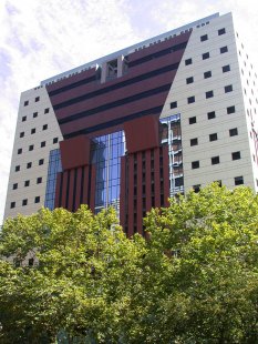 Portland Municipal Services Building - foto: Petr Šmídek, 2001