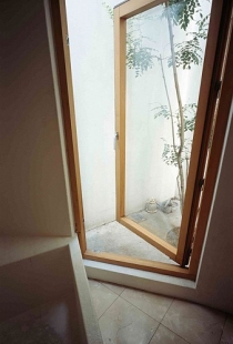 Love House - foto: © Masao Nishikawa / courtesy of Takeshi Hosaka Architects