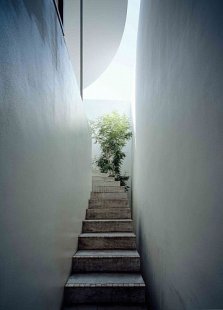 Love House - foto: © Masao Nishikawa / courtesy of Takeshi Hosaka Architects