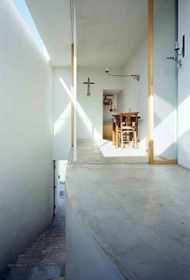 Love House - foto: © Masao Nishikawa / courtesy of Takeshi Hosaka Architects