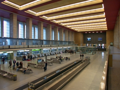 Mezinárodní letiště Berlín-Tempelhof - foto: Petr Šmídek, 2006