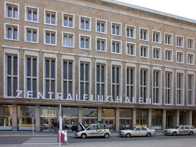 Mezinárodní letiště Berlín-Tempelhof - foto: Petr Šmídek, 2006