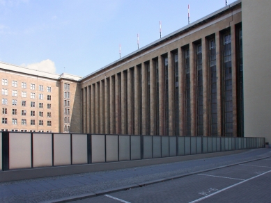 Mezinárodní letiště Berlín-Tempelhof - foto: Petr Šmídek, 2006