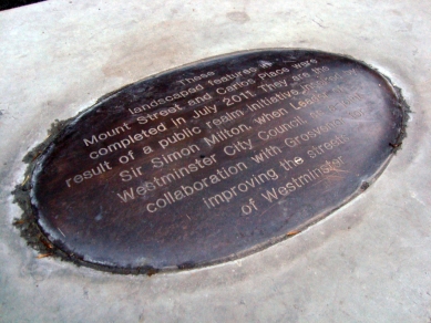 Water installation in front of the Connaught hotel - <View> - foto: Rasťo Udžan, 2011