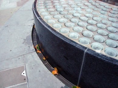 Water installation in front of the Connaught hotel - <View> - foto: Rasťo Udžan, 2011