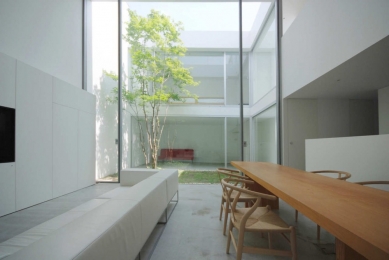 Dům kostka s nádvořím - foto: Courtesy of Shinichi Ogawa & Associates