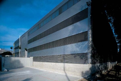 Administrativní budova Westend - foto: © Závodný AA, 2000